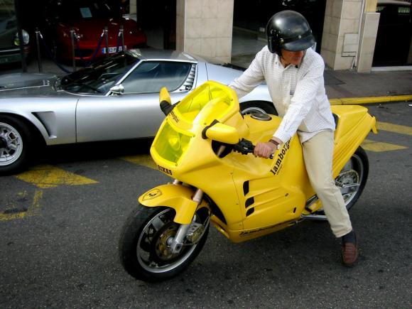 lamborghini_design_90_moto.JPG