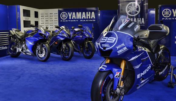 Yamaha-Racing-YZR-M1-Race-Blue-livery-02.jpg