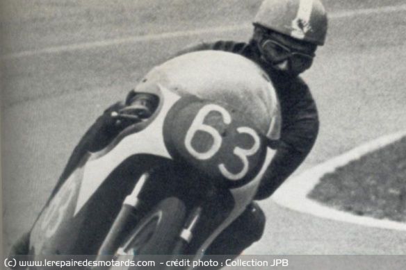 Jean-Pierre Beltoise en action sur la Bultaco, pour un nouveau titre...