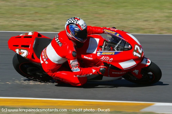 Troy Bayliss sur la Ducati Desmosedici GP4
