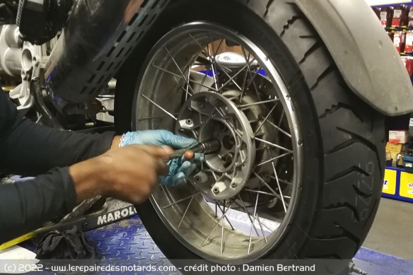 Montage des pneus Dunlop Trailmax Meridian sur la GS après des Mitas