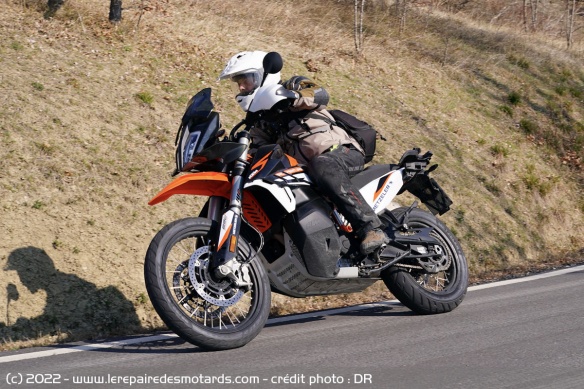 Sur la Ténéré, on en vient à jouer au Supermotard