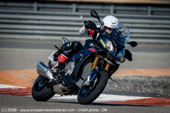 BMW S1000XR équipée en Michelin Road 5