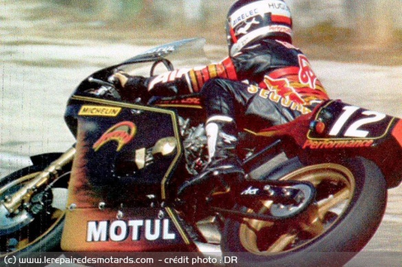La Kawa MS TREMA (pilotée par Christian Huguet) en action. La plus belle moto du plateau 79 d'endurance...