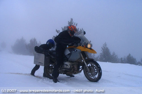 IMAGE(<a href="http://www.lerepairedesmotards.com/img/recits/cathare/moto-neige.jpg" rel="nofollow">http://www.lerepairedesmotards.com/img/recits/cathare/moto-neige.jpg</a>)