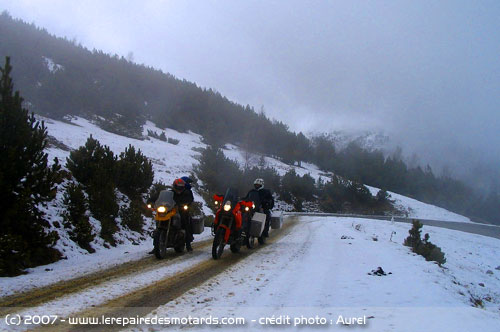 IMAGE(<a href="http://www.lerepairedesmotards.com/img/recits/cathare/route-neige.jpg" rel="nofollow">http://www.lerepairedesmotards.com/img/recits/cathare/route-neige.jpg</a>)