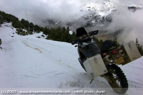 Raid off-road hivernal en moto KTM en pays Cathare