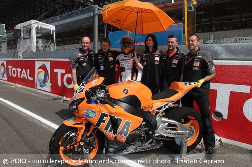 Umbrella Girl aux 24h moto