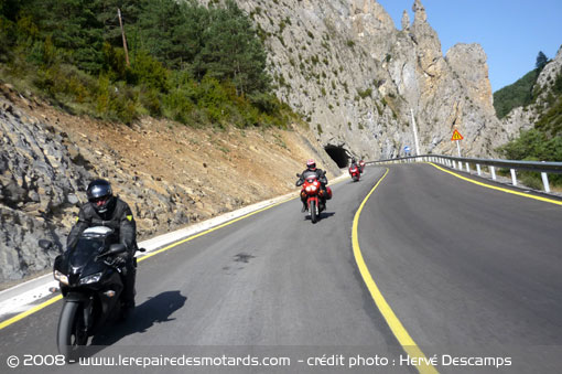 Raid 100 cols file de motos