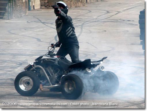 Burn de quad à la Fête de la moto au Bugue