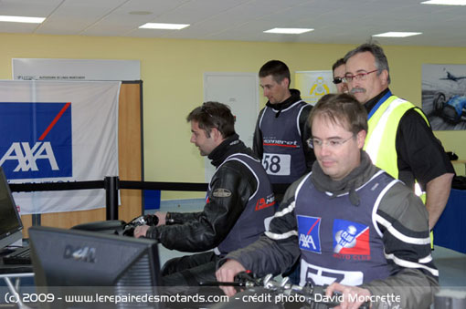 Simulateur de conduite moto Honda pendant le stage pilotage