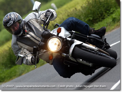 Essai moto revue