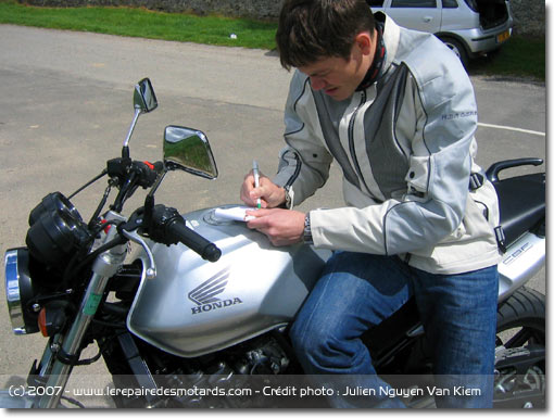 Essai moto revue