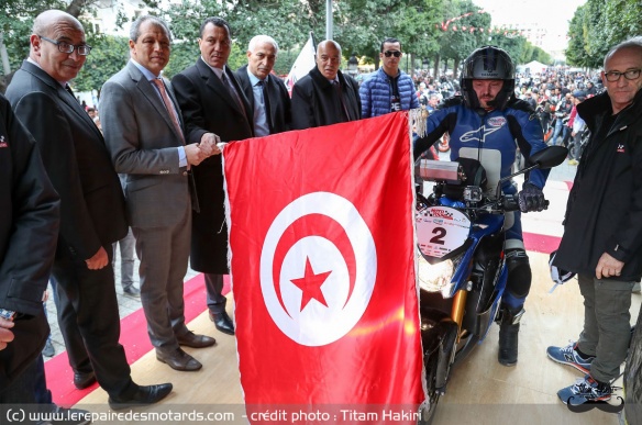 Concurrent au départ du Moto Tour Tunisie