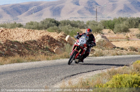 Serge Martin à l'attaque sur Le Moto Tour Tunisie