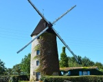 Le petit moulin de Ch�teauneuf (c) Selbymay