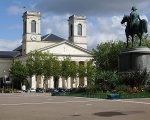 L'�glise Saint-Louis et la place Napol�on de la Roche-sur-Yon (c) Ludo33