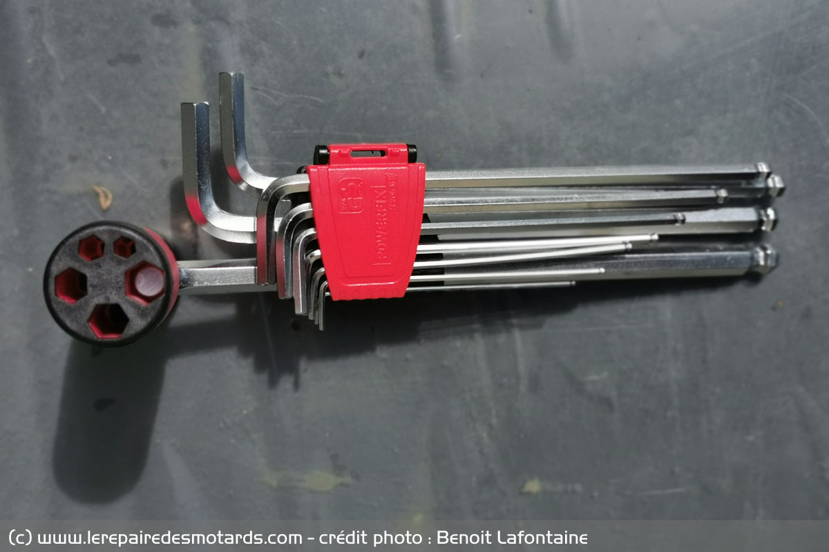 Clé de réparation pour valve de moteur et scooter - Outil de réglage  hexagonal carré : : Auto