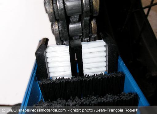 Positionnement des brosses chaine