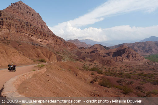http://www.lerepairedesmotards.com/img/voyages/argentine/argentine-route-cafayate.jpg