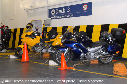 Motos dans le ferry