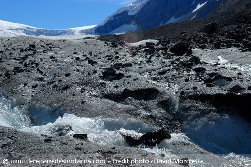 Glacier recouvert de terre