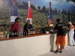Stand de dégustation au festival du vin de Limassol