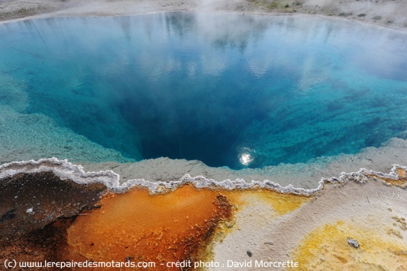 les geysers multicolores du parc yellowstone