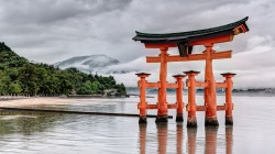 Portail du sanctuaire Itsukushima-jinja