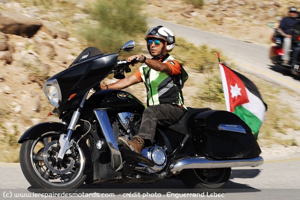Moto avec drapeau Jordanie