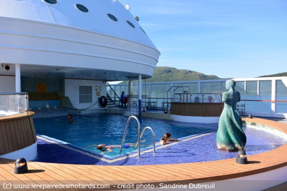 Piscine d'eau de mer sur l'Hurtigruten : l'Express côtier de Norvège