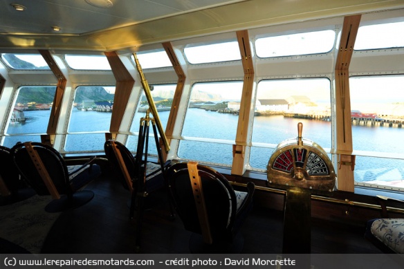 Pont supérieur de l'Hurtigruten d'où l'on a également une vue à flanc de bateau