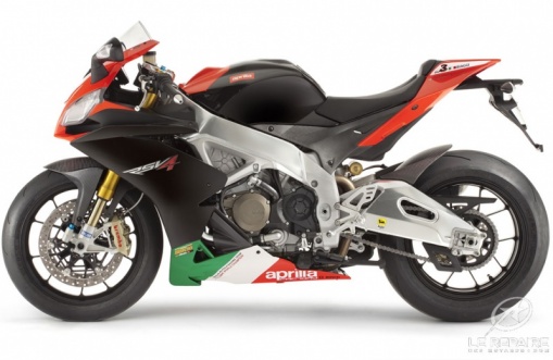 Aprilia RSV4 Factory APRC côté