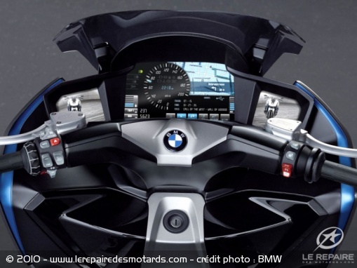 Scooter BMW Concept C - poste de pilotage