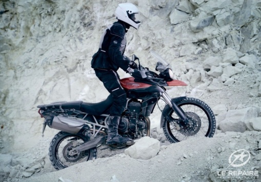 Triumph Tiger 800  et 800 XC : passage