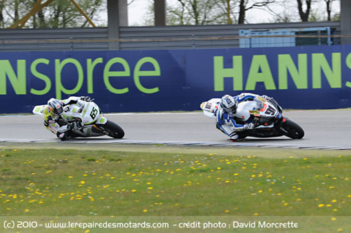 Coude à coude Rea sur la piste d'Assen