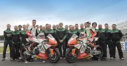 Aprilia et son team 