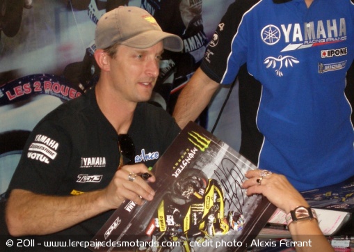 Séance de dédicaces pour Colin Edwards aux 30 ans de la concession Les 2 Roues