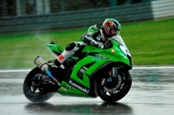 Sykes remporte la 2ème course sous la pluie