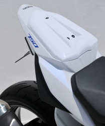 Ermax équipe la GSR 750 blanche des roues au guidon