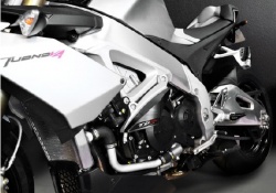 Aprilia Tuono V4R 2011- Crédit Photo: DR