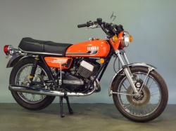 Espace motos vintage Murit Collection à Châtillon Yamaha 350