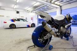 Film : BMW M3 vs. BMW S1000RR