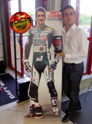 Matt Lagrive sur le stand Ayez le Réflexe au Salon de la Moto