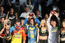 Gregory Aranda, Kyle Chisholm et Eli Tomac sur le podium de Bercy (c) Photo La Rdaction