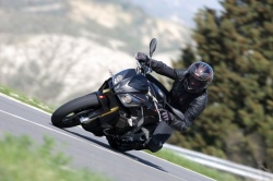 Aprilia Tuono V4 R noir compétition