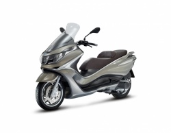 Image 2 - Piaggio X10 - Crédit Photo: Piaggio 