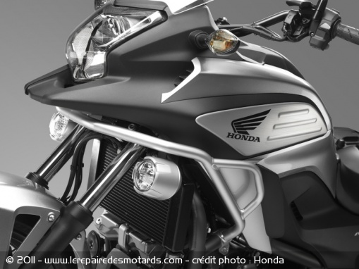 Trail crossover Honda NC700X de face