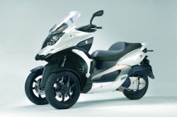 Scooter 3D 350 blanc par Quadro