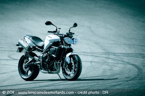 Triumph Street Triple R face